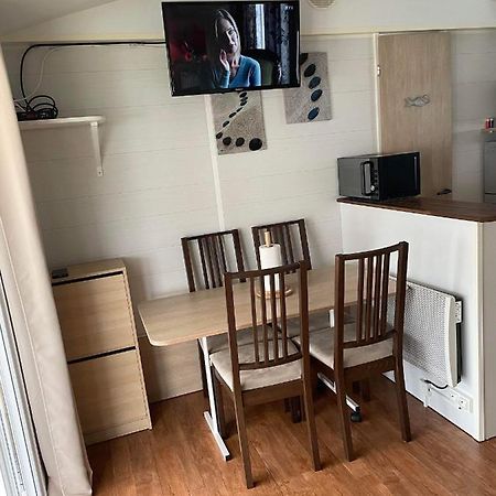 Biville-sur-Mer Mobil-Home 4/6 Personnes , Terrasse Couverte ,Piscine Chauffee . מראה חיצוני תמונה