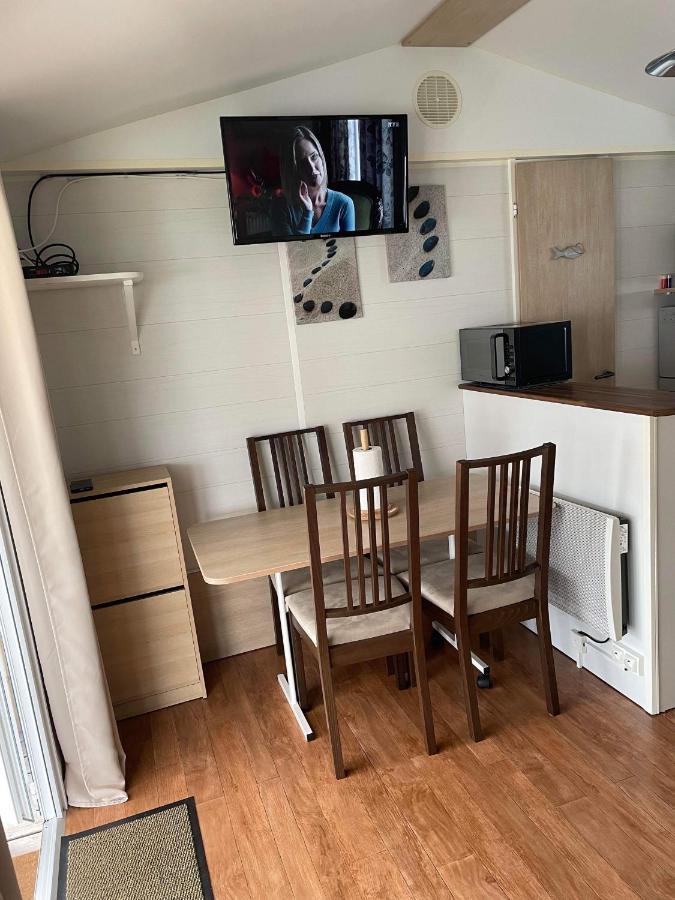 Biville-sur-Mer Mobil-Home 4/6 Personnes , Terrasse Couverte ,Piscine Chauffee . מראה חיצוני תמונה