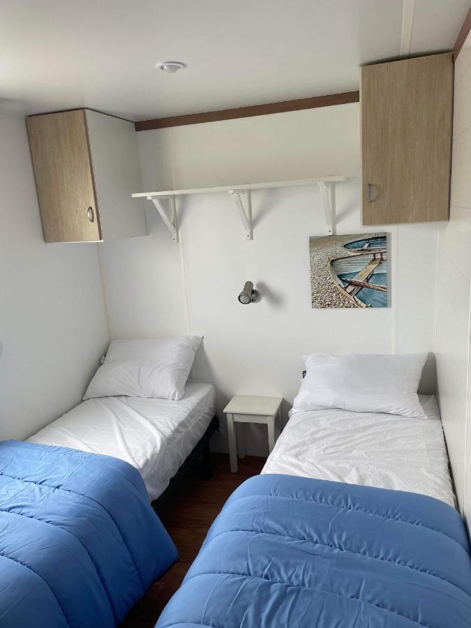 Biville-sur-Mer Mobil-Home 4/6 Personnes , Terrasse Couverte ,Piscine Chauffee . מראה חיצוני תמונה